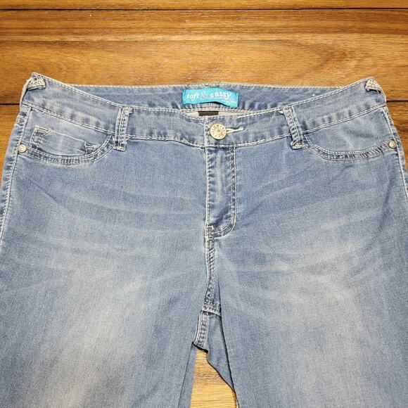 Soft & Sassy by Ariya Jeans Juniors Flare Denim - Size 15/16 - Picture 2 of 5